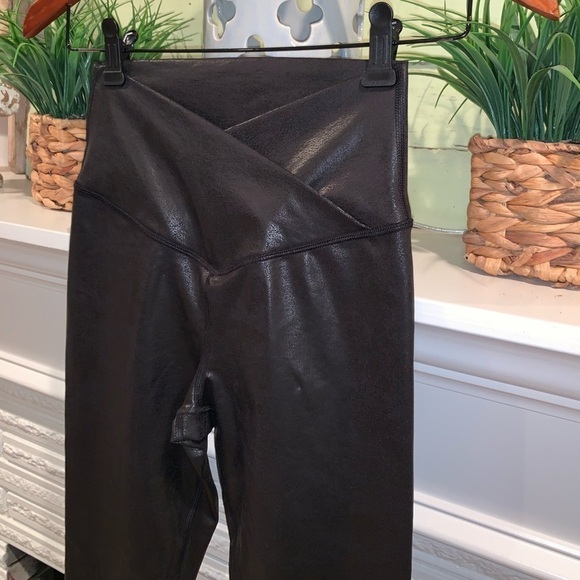 aerie Pants - Offline by Aerie Black Shimmer Crossover Waist Leggings Size M